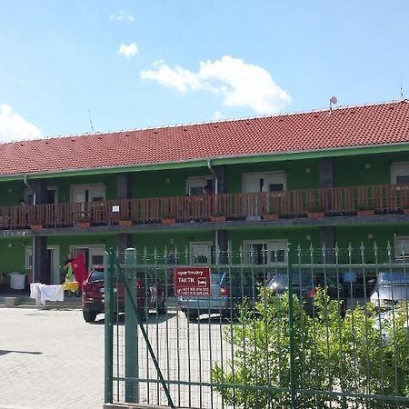 Apartman Taktik Veľký Meder Exterior foto