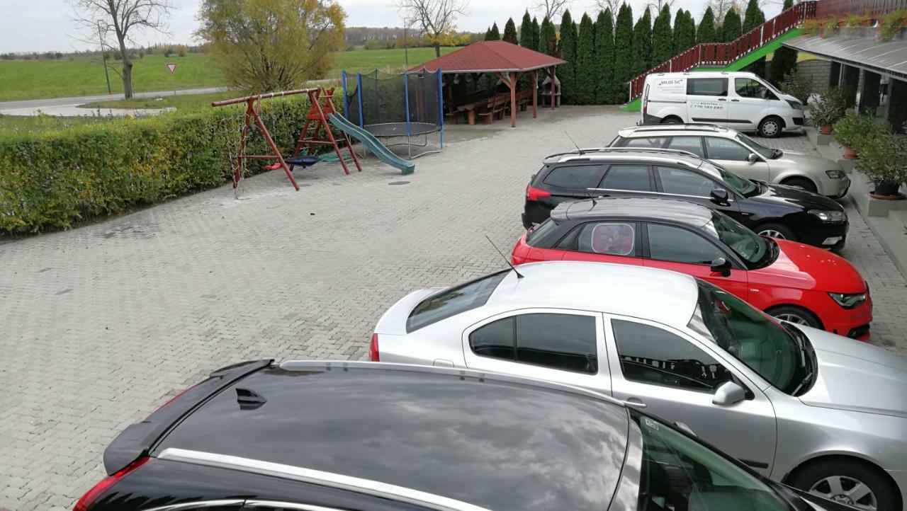 Apartman Taktik Veľký Meder Exterior foto